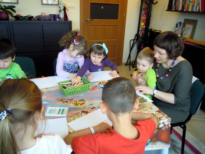 Rodzice czytają dzieciom